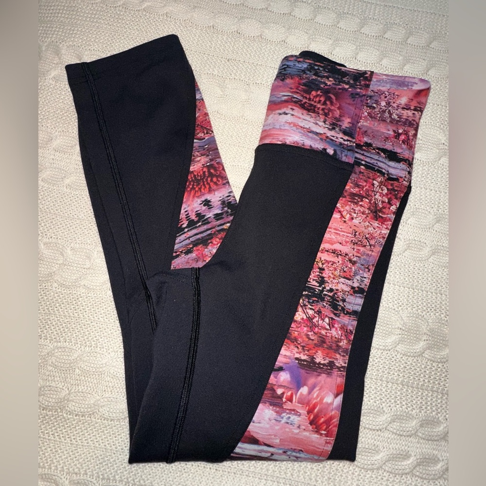 Lululemon Sweat & Repeat Crop 21" Inseam Black/Dahliascape Multi Size 4